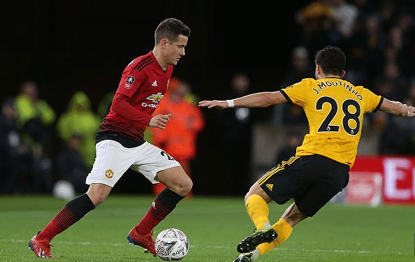 山东泰山球员卢永涛（25岁）租借加盟河南俱乐部。 ​.