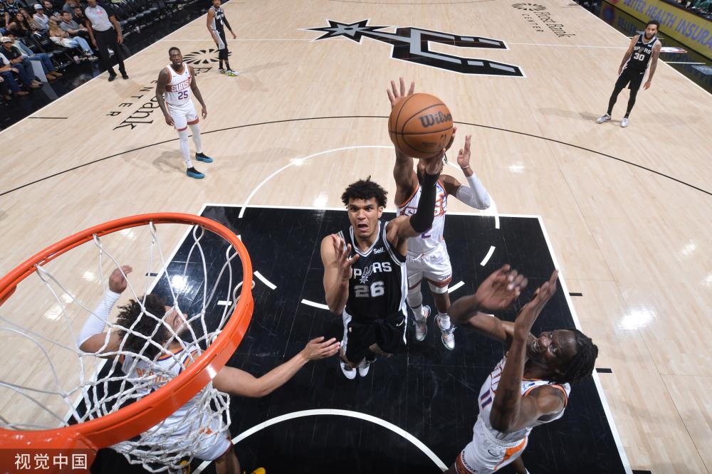 勇士轻取鹈 勇士轻取鹈