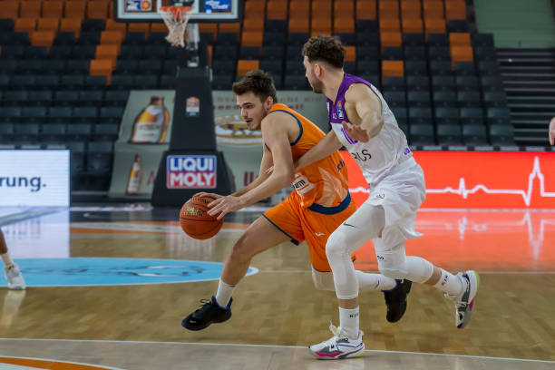 端略显乏力 端略显乏力