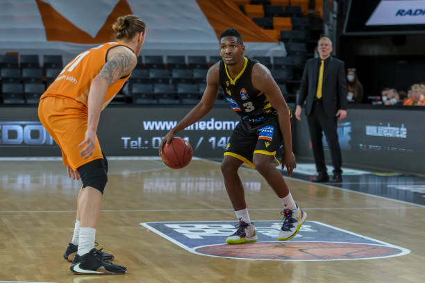 她在不断的 她在不断的